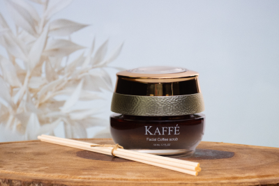 kaffe-facial-scrub-cosmetic-product-photography-retailshots.png