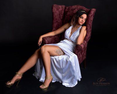 fine-art-creative-studio-portrait-model-peighton-Z6B_1926-10-f-ron-pierson-photography-dothan-al.jpg